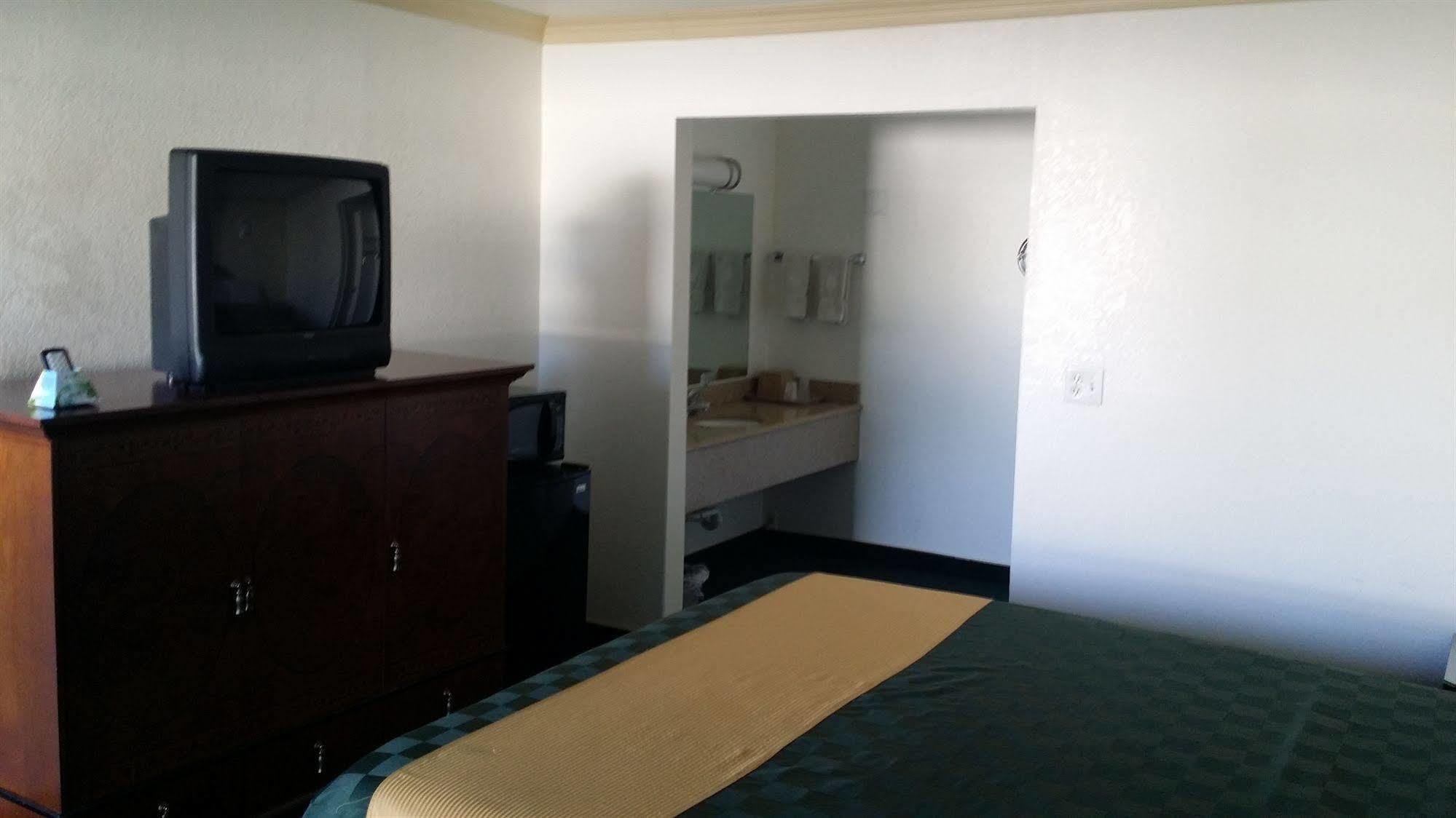 Desert Mirage & Suites 2*
