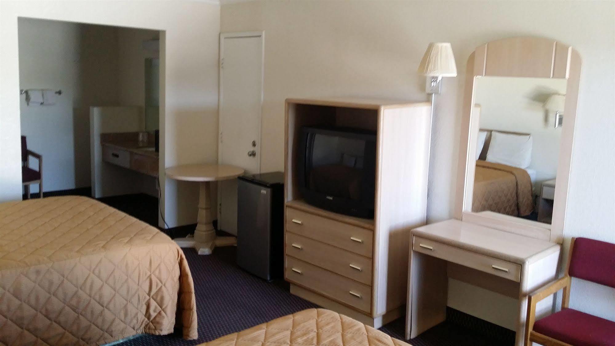 Desert Mirage & Suites 2*