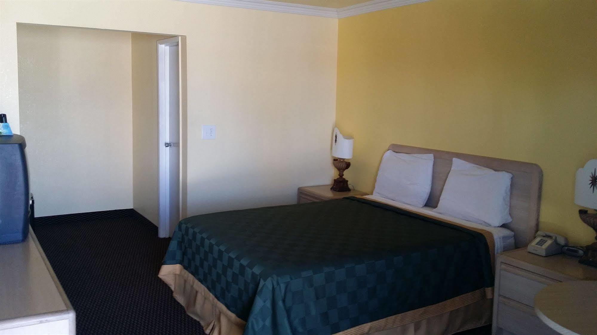 Desert Mirage & Suites 2*